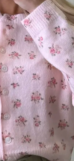 ๐ธ Romantisch vestje met bloemetjes ๐ธ (ook met witte achtergrond verkrijgbaar)