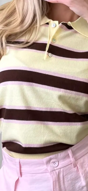 💛🤎 Trendy polo zacht gebreid met pastelaccenten (ook in roze/blauw strepen)