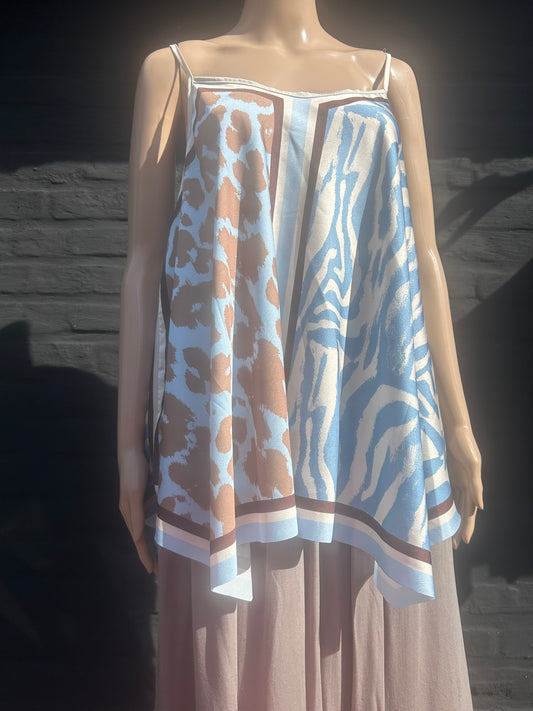 Luchtige asymmetrische top in verschillend prints beschikbaar