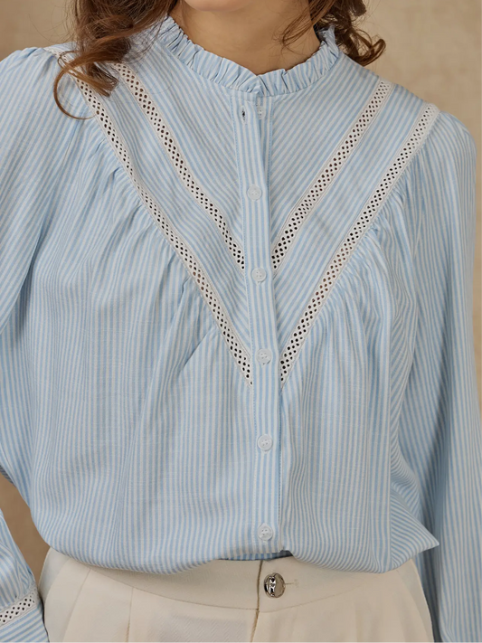 🩵 🤍 gestreept hemdje met wit kanten details