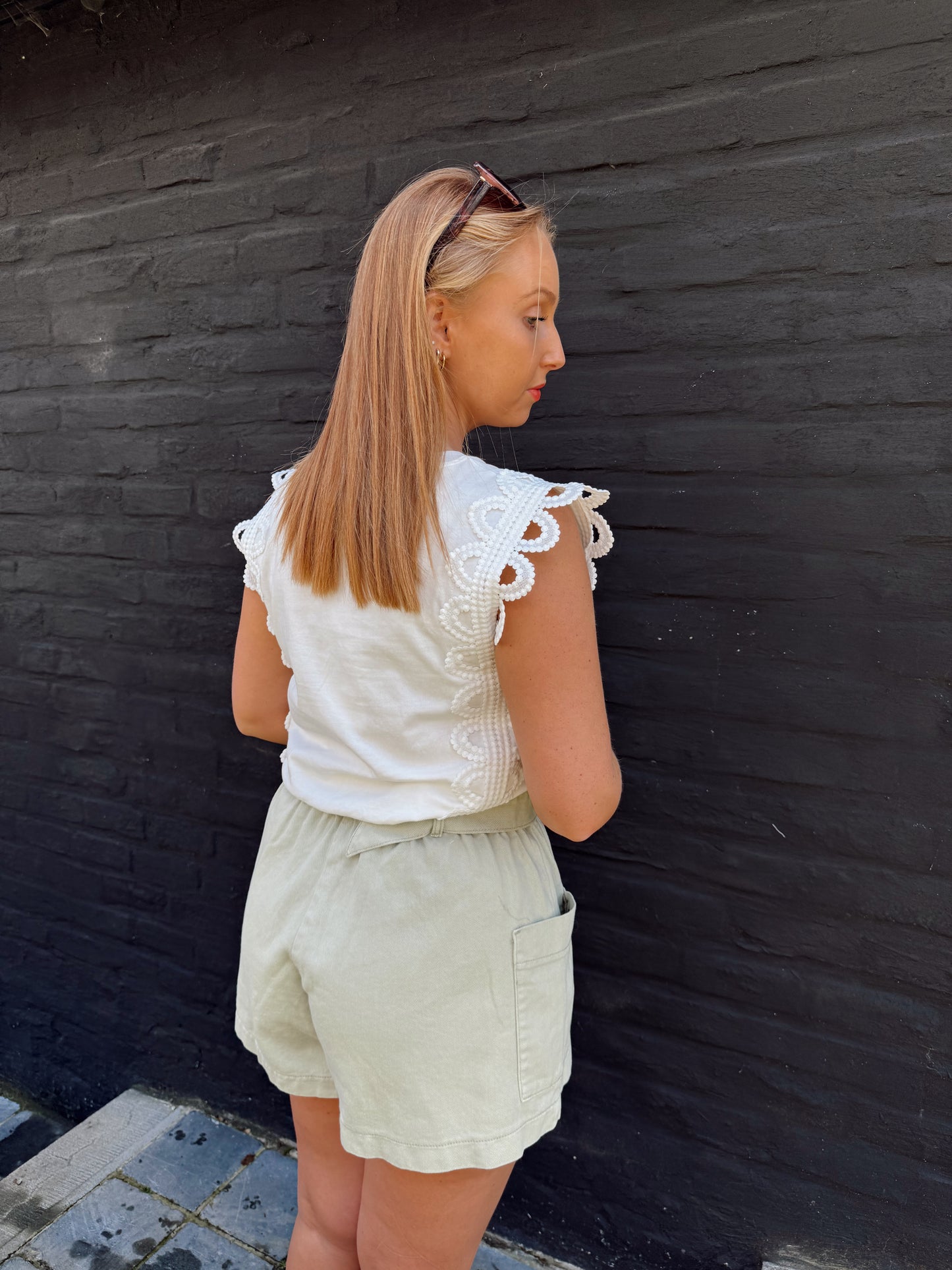 T-shirt met kanten mouwdetail van Choklate Paris