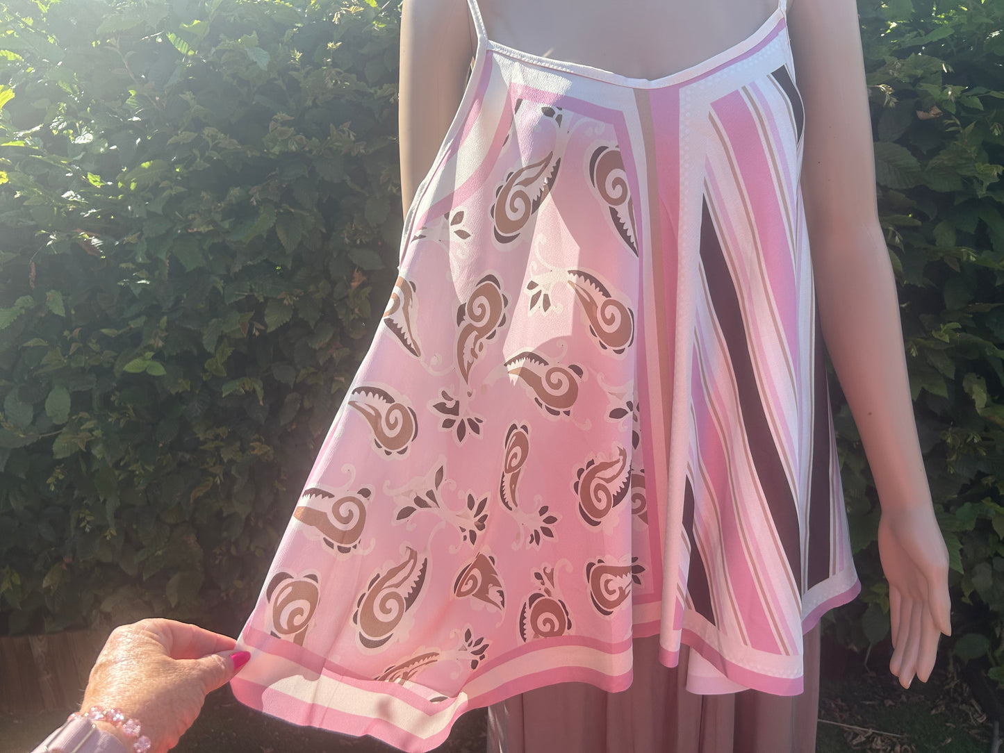 Luchtige asymmetrische top in verschillend prints beschikbaar