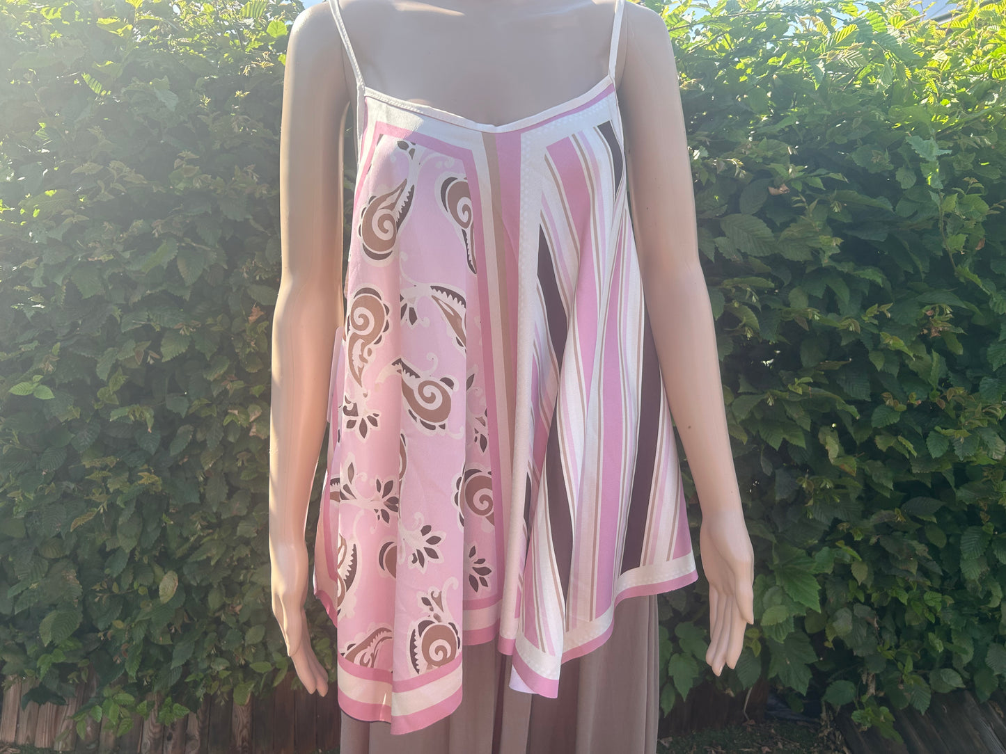 Luchtige asymmetrische top in verschillend prints beschikbaar