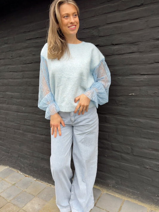 🩵 Trui van “Kilky” met kanten mouw (ook in ecru/beige 🤍)