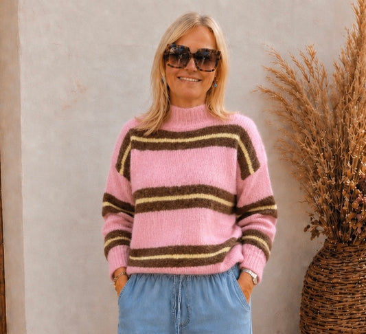 Roze fluffy trui met gele en bruine strepen