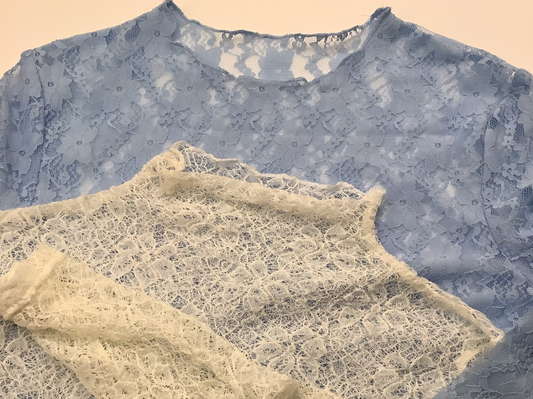 Kanten top beige of pastelblauw