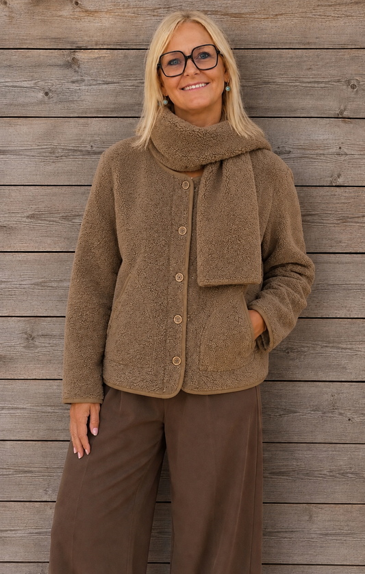 Camel teddy jasje met sjaal
