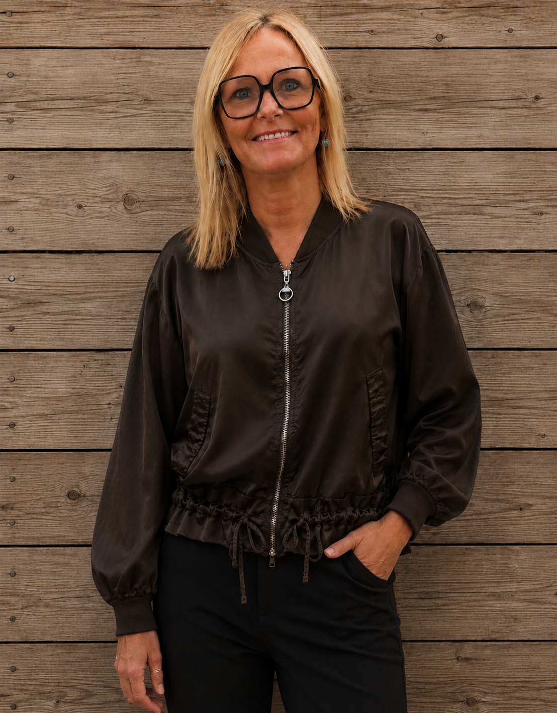 Satijnzachte bruine bomberjack
