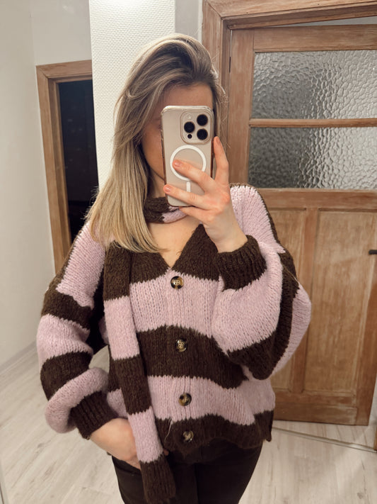 Zacht casual vestje met knopen en bijpassende sjaal bruin/lila